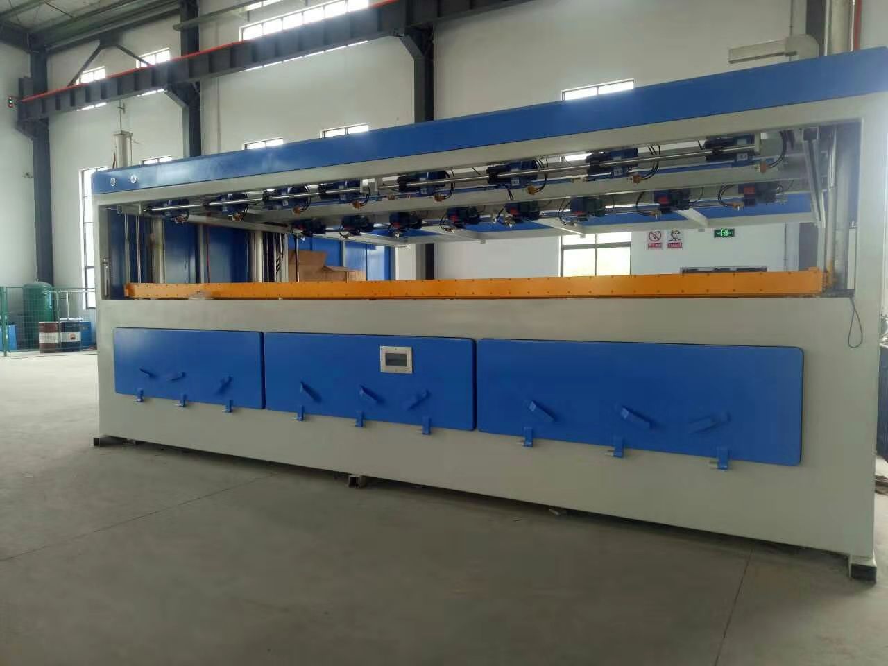 f加長(zhǎng)版厚片吸塑機(jī).jpg